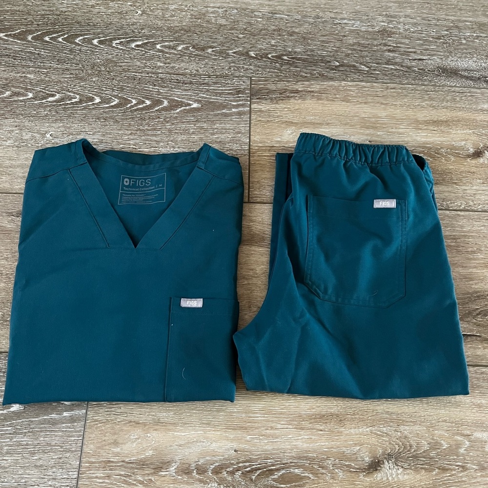 Figs Caribbean Blue Mens Set
Medium Top Chisec 
Small bottom Cairo cargo